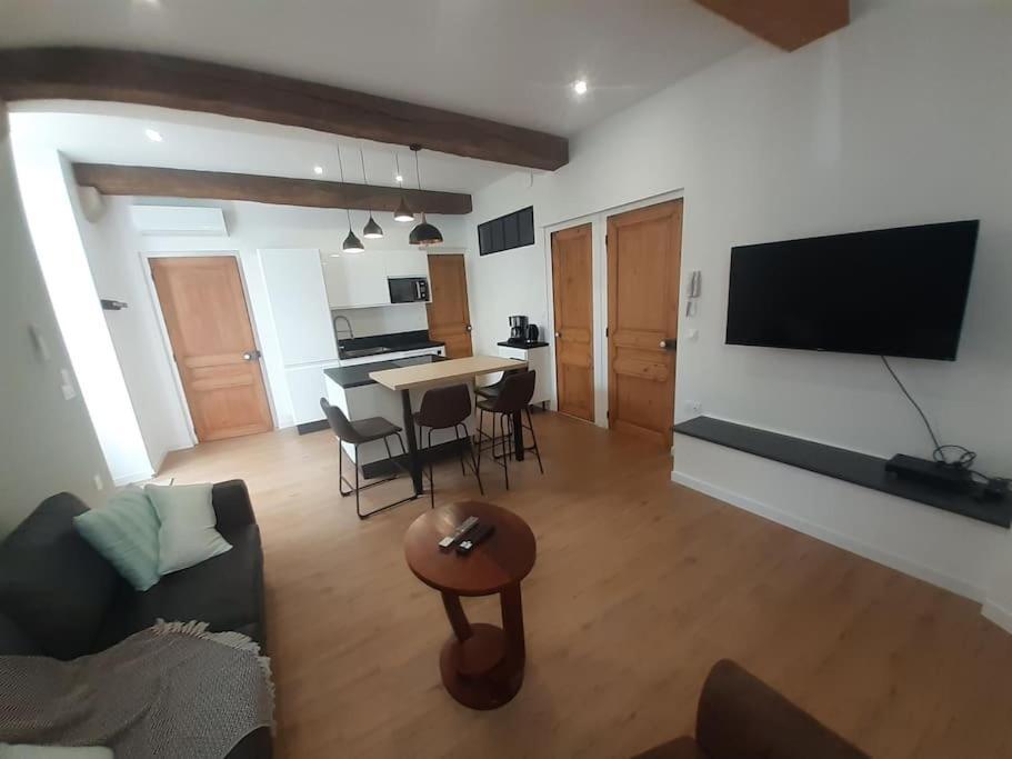 Classe 4 Etoiles - Cybele - Centre Ville 2 Chambres, Cour Privative Et Garage Vienne  Exterior photo
